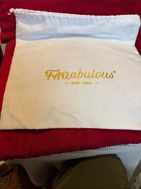 Fio Fabulous New York Gold Logo Dust Bag - White